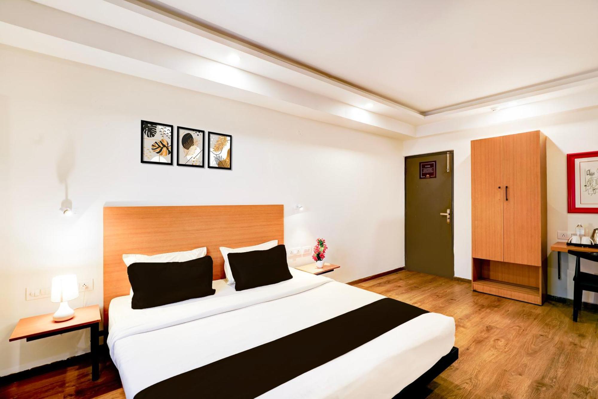 Super Townhouse Jayanagar Hotel Bangalore Buitenkant foto